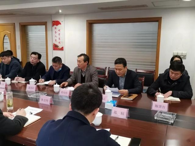 镇海区副区长黄向华参加座谈交流,区市场监管局党委书记,局长包临江