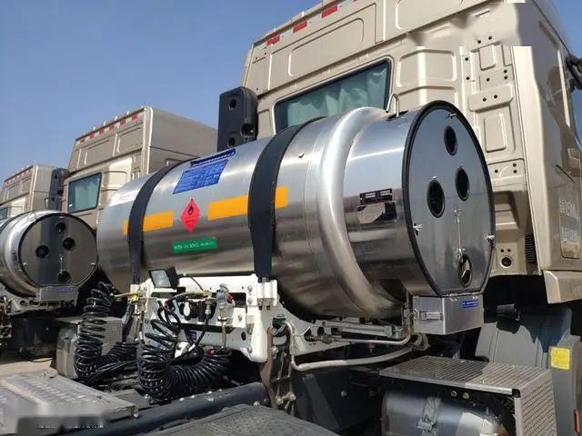 想买国六lng卡车?配置高端,发动机靠谱的联合卡车u 天然气重卡实拍_搜