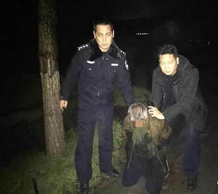 女子深夜呼救警察神速追捕抓获嫌疑人