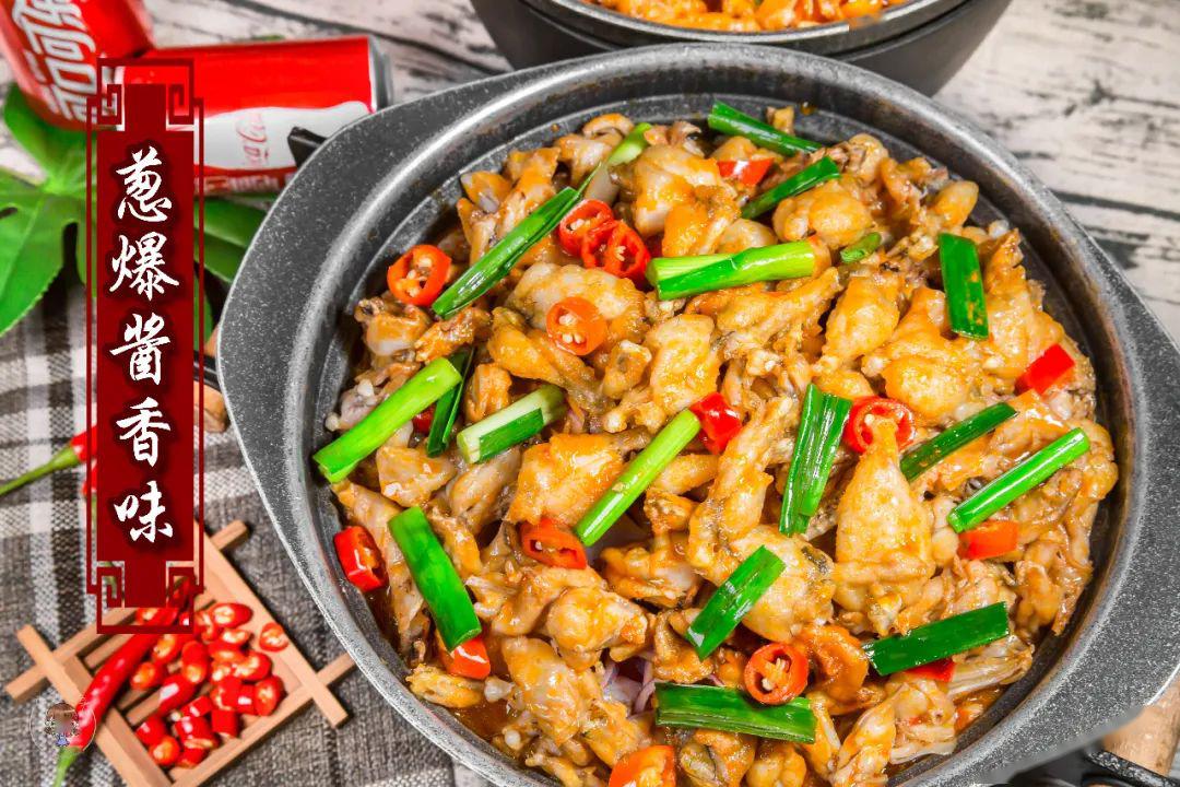 葱爆酱香味牛蛙吃起来鲜嫩可口,咸香够味!