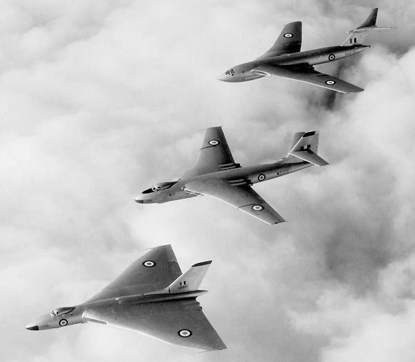 英国轰炸机三剑客图片