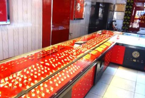 无语唐山男子抢金店被抓问民警监狱生活会像学校一样吗