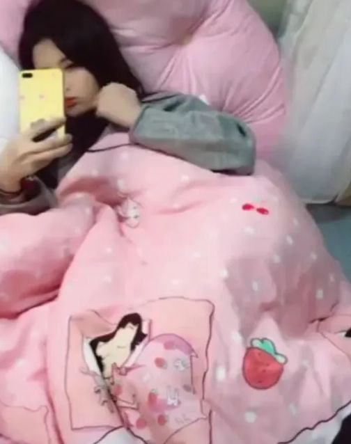 原创原来杨超越的起床照是这样拍的看到这个东西才知道她也是真拼了