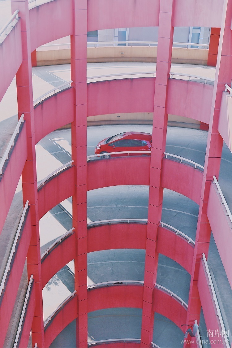 目测要火重庆新发现一旋转停车库n个360度粉色圈圈绕晕新司机