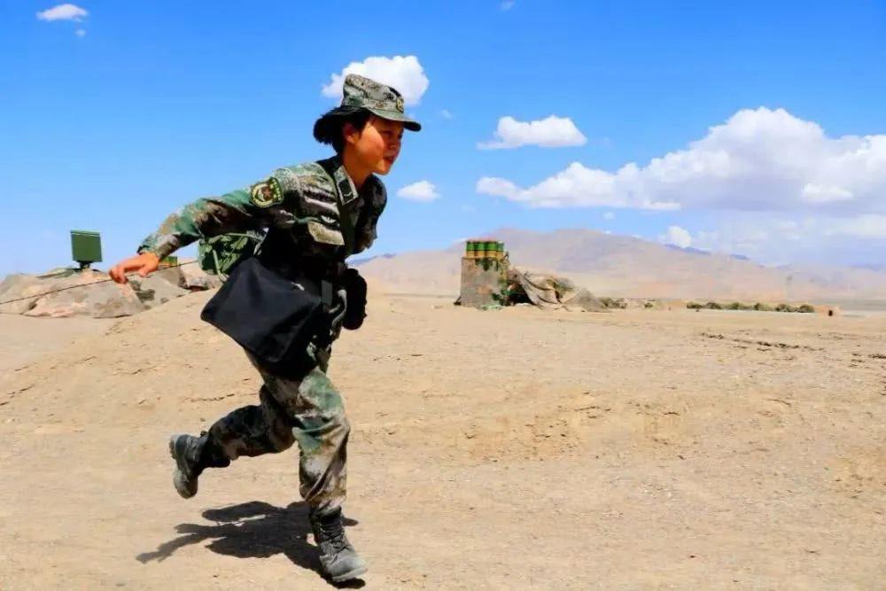 我们带你走进女兵的生活女兵便是这画中最美丽的风景军营是一幅画怎么