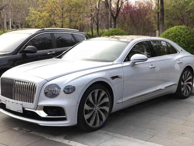 新款宾利飞驰亮相12缸动力白色车身网友感觉比幻影还帅气