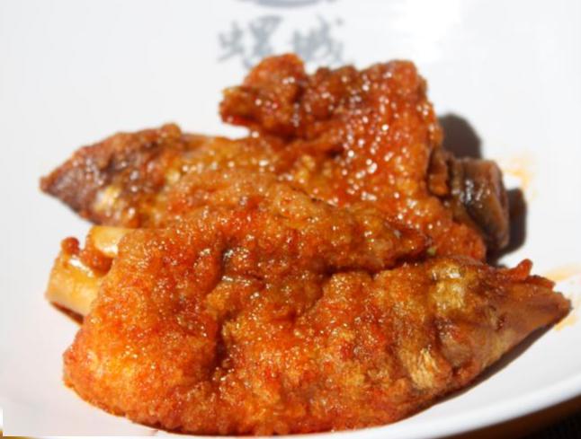 哗哗流"再加上猪脚,鸭脚,小肚,鸭肾…让你明白螺蛳粉原来可以这么好吃