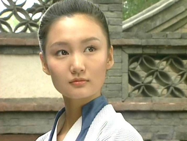 拍摄《少年张三丰》的时候,她的脸上还是肉肉的,低眉颔首时是楚楚动人