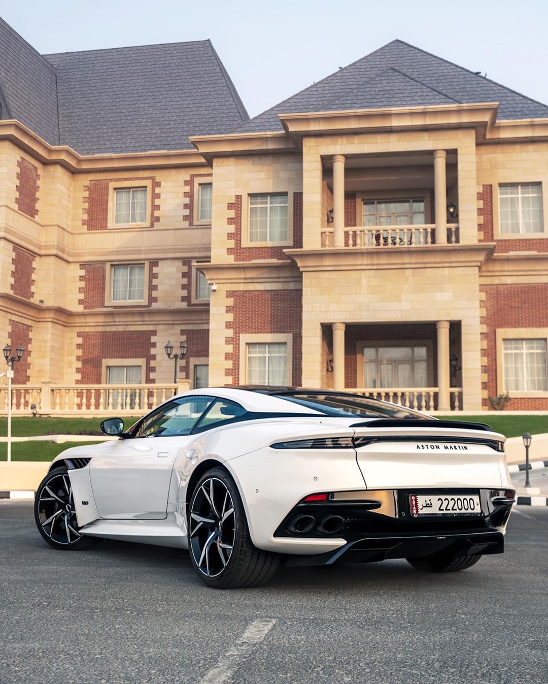 汽车界美男子阿斯顿马丁dbssuperleggera