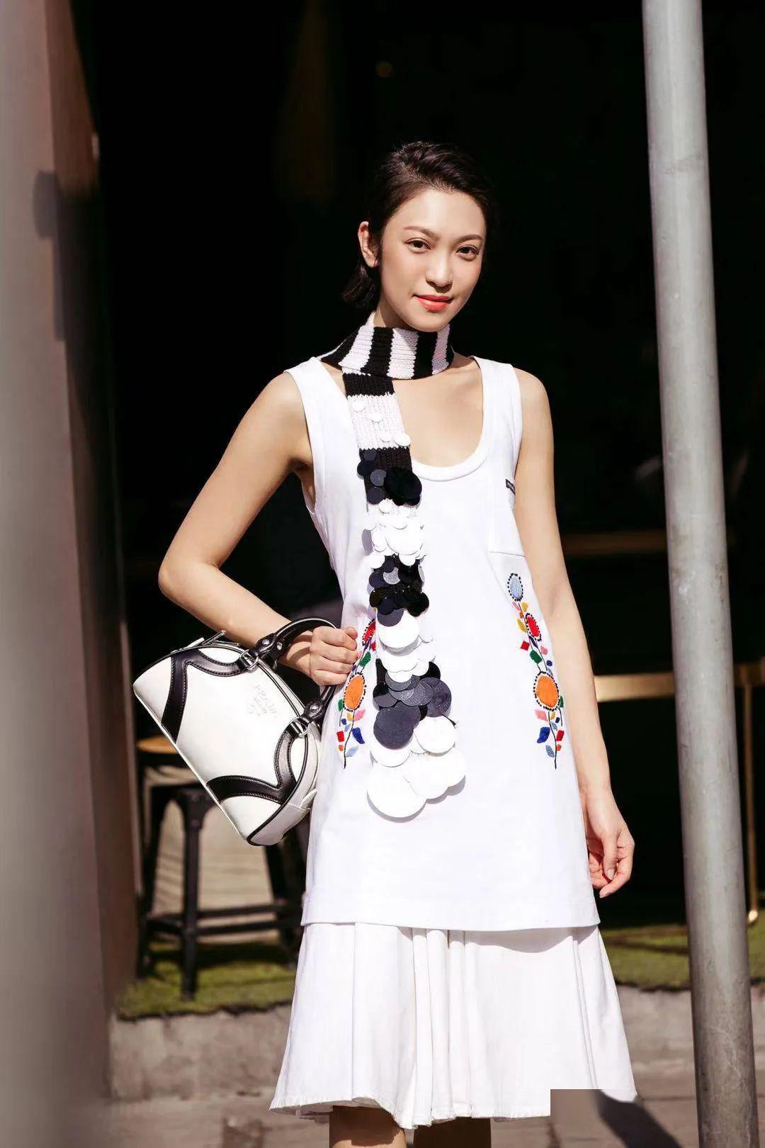 红秀直播间登场和时尚博主annyfan一起变身养蚌厂的时髦人儿