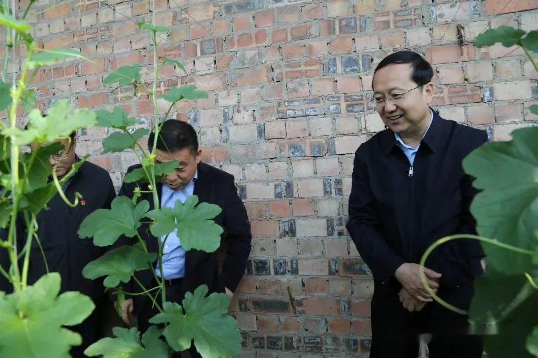 高占胜聂永胜赴准格尔旗调研百企帮百村精准扶贫工作及成长型中小企业