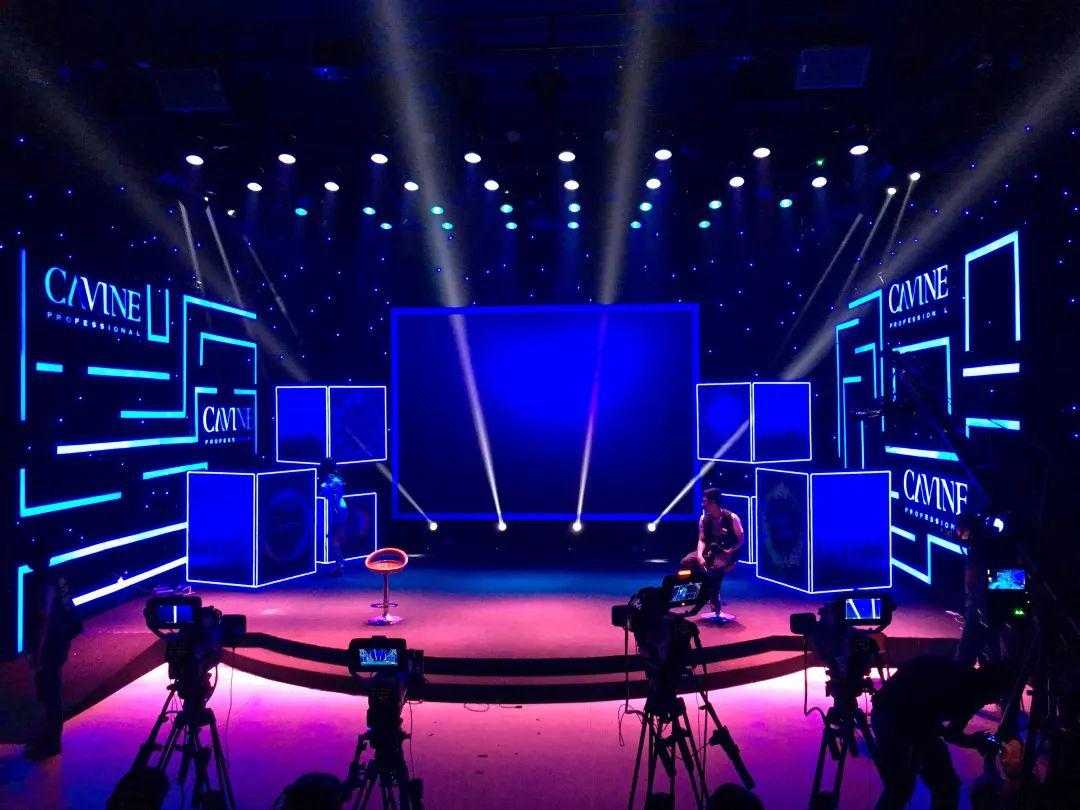 不计其数的用途该演播厅可承接综艺晚会,电视节目,小型演唱会,新闻