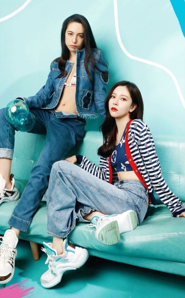 原创宋妍霏夏日清新造型露脐背心搭复古牛仔裤又是一个甜酷女孩