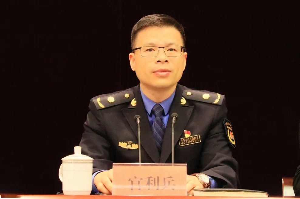 最后,彭正牛副组长强调,综合行政执法系统的党员干部们要切实做到"