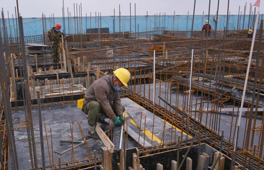 冒雨实拍阳泉开发区这些工地正干得热火朝天