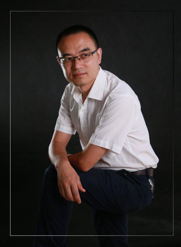 赵泽波:70后,四川武胜人.