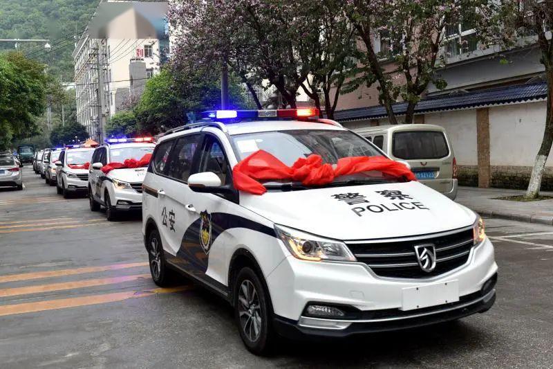 罗城公安局发放一批警用车辆