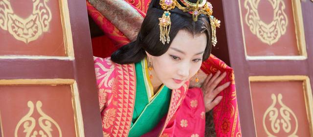 传说她三次成为王后,先后七次嫁给别人为夫人,共有九个男人因为她而死