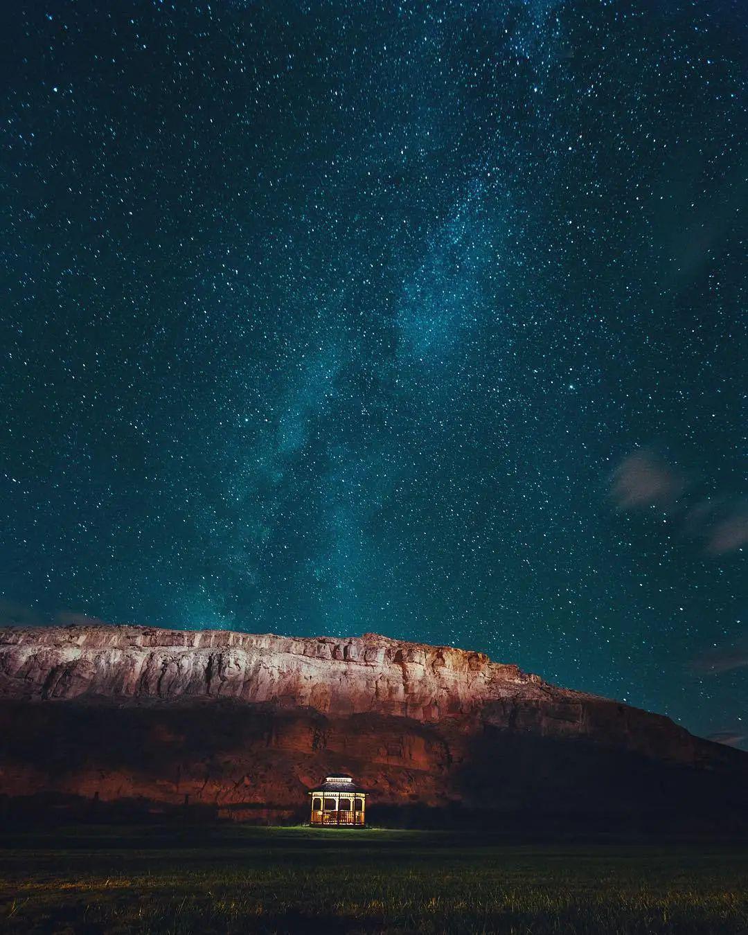 微光透过现实照亮梦想