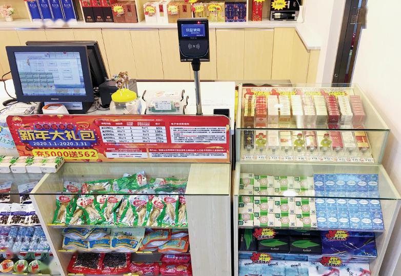 佛山分公司在收银台增设一个移动商品柜,既增加了商品展示数量,又合理