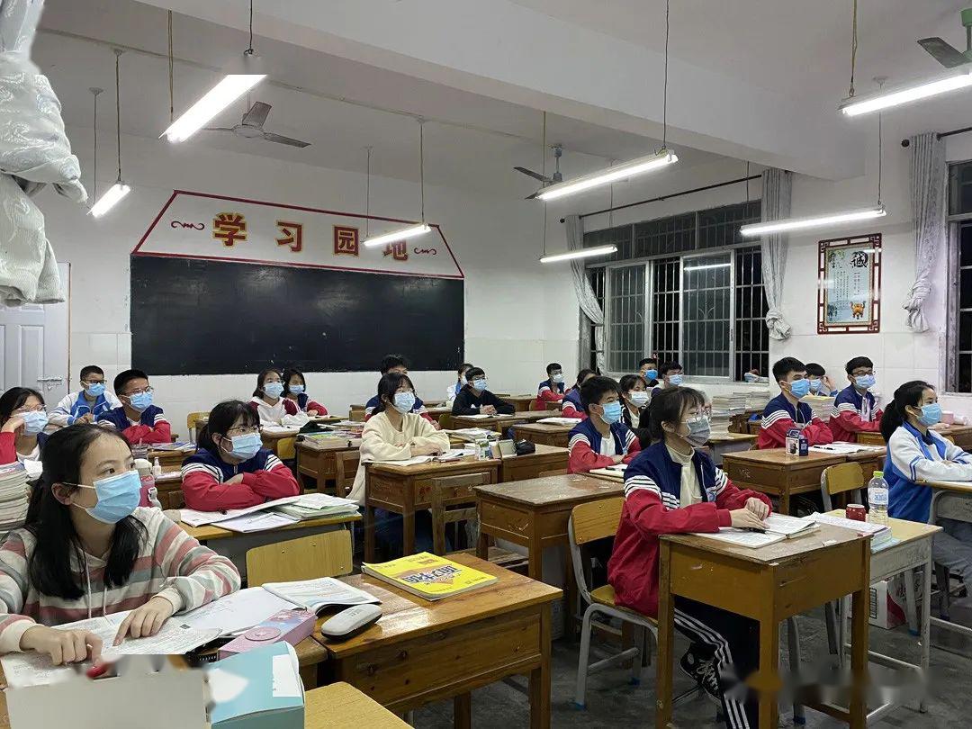 现场直击!今天开学啦,东兰县民族中学开学第一天