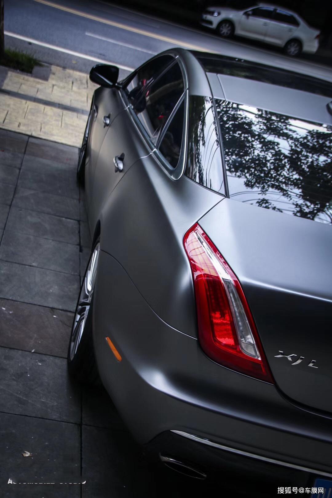 捷豹xjl山灰贴膜改色效果图