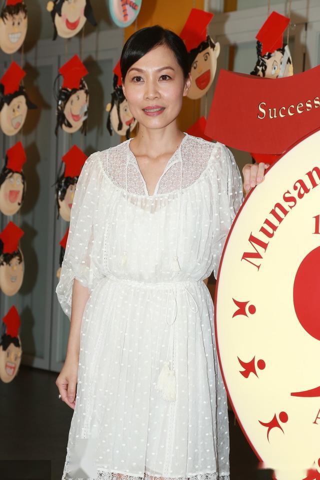 51岁彭羚近照 还是输了给岁月了