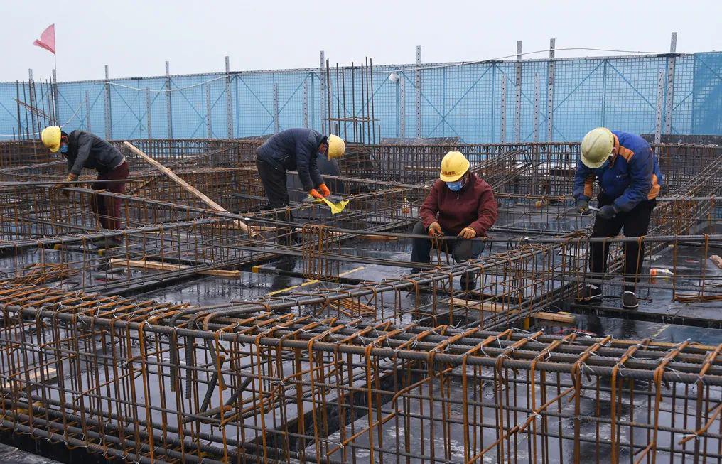 冒雨实拍阳泉开发区这些工地正干得热火朝天