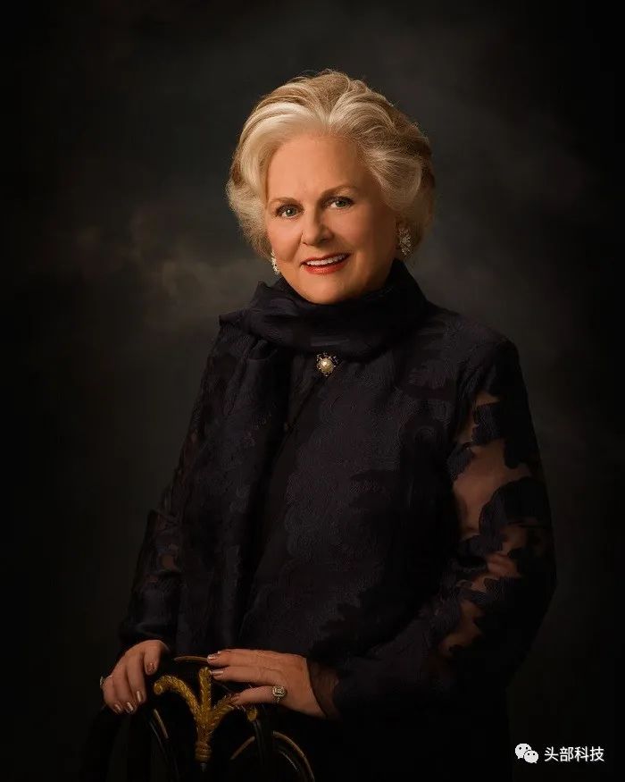 贝索斯前妻,乔布斯遗孀,中国两位女富豪入榜_茱莉亚·科赫