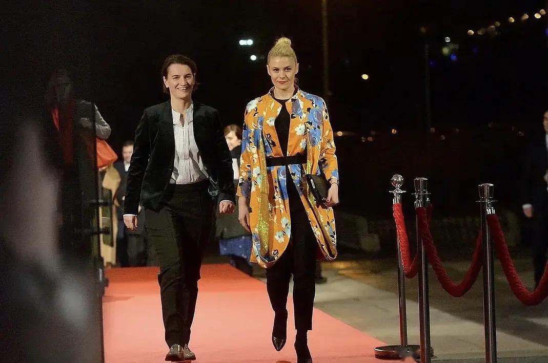 塞尔维亚女总理又美又飒在保守国家公开出柜人生太传奇