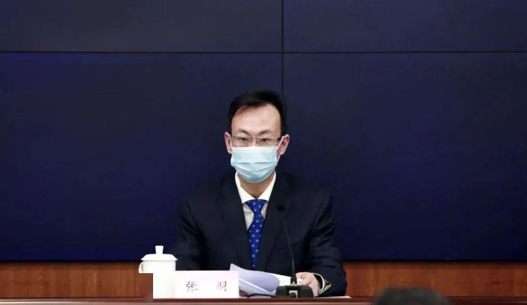 省公安厅副厅长张立刚,省卫健委副主任张波,向社会正式发布《关于依法