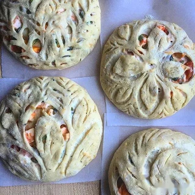 面包上各式各样的割纹图案,才是它的灵魂所在,简直是艺术!