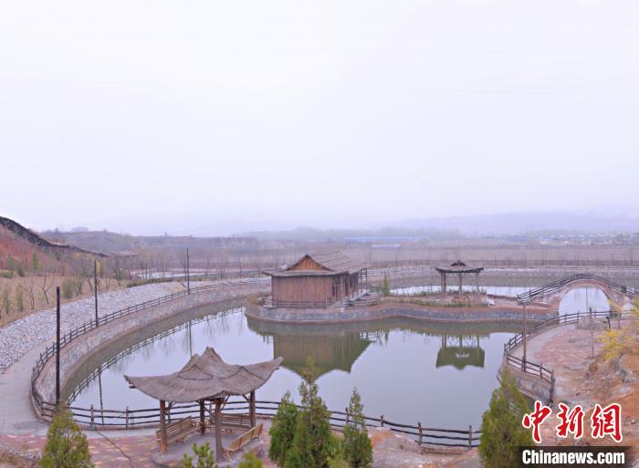 山西上党玉米地种果树发展观光农业贫困户吃上旅游饭