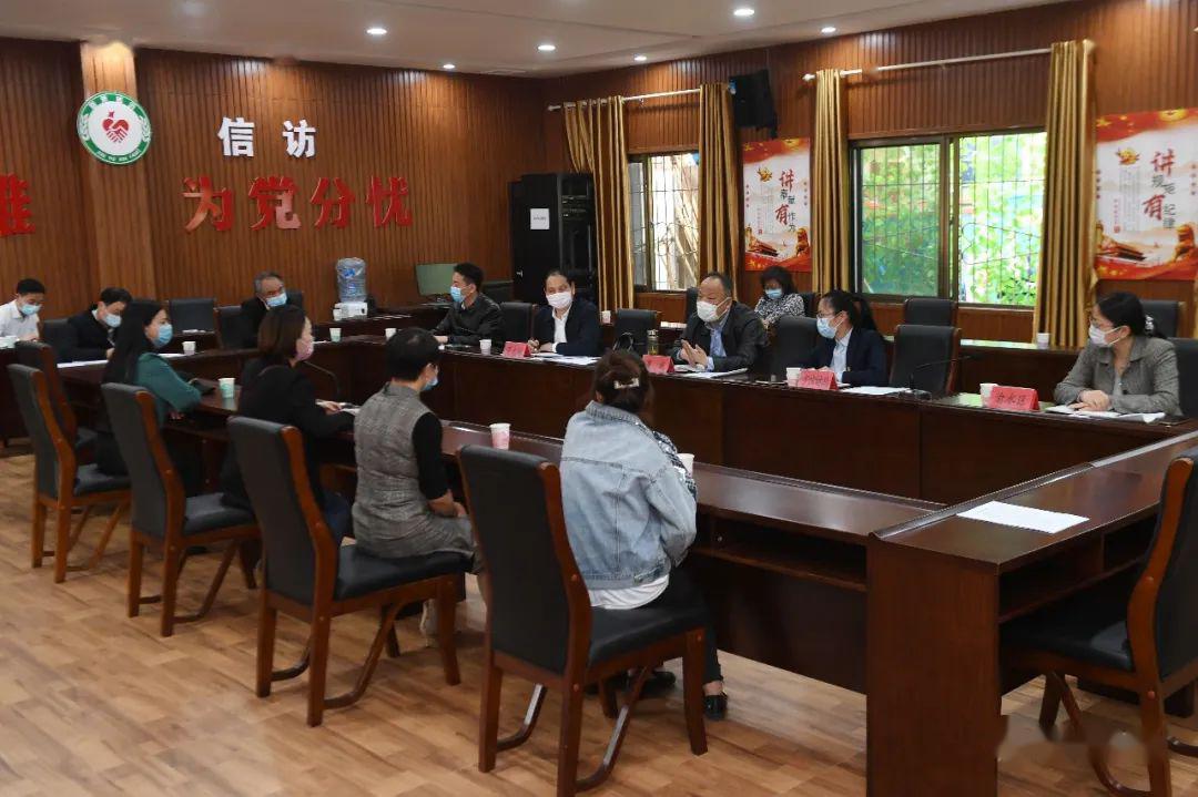 蒋斌到市信访局接待来访群众