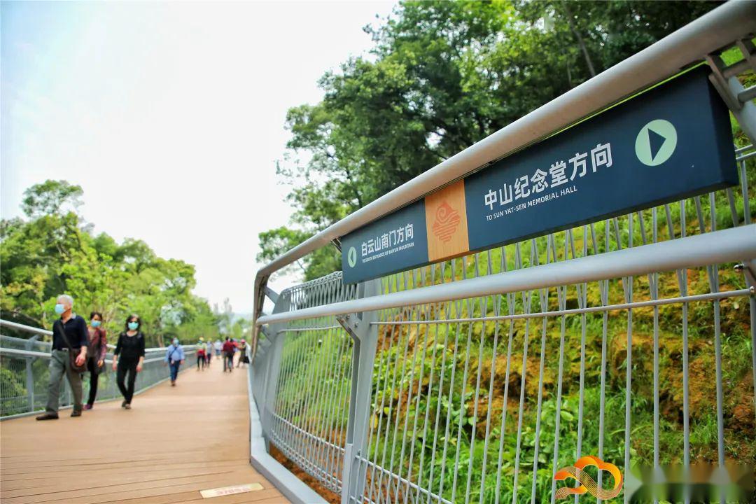 麓湖,花果山,越秀山连通这条绝美的"空中步道"▲雕塑公园的步道指引