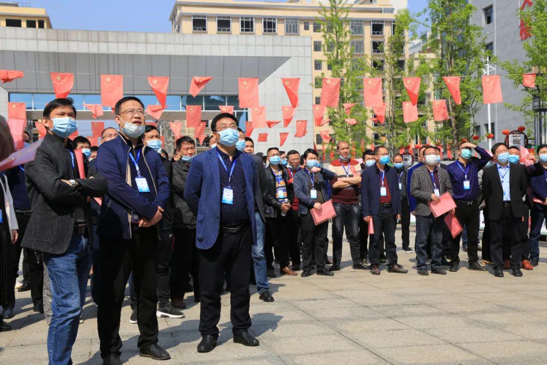 县教育局党组书记,局长李铁牛亲率局领导班子,局相关股室负责人,各县