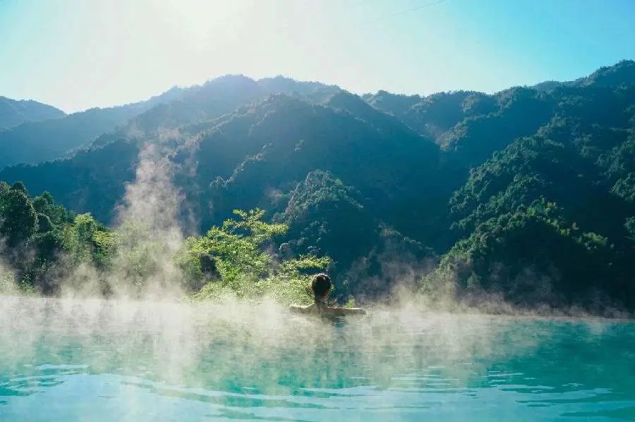 打卡网红景点原价￥1280现仅需￥499轻奢叹湖南莽山森林温泉入住森林