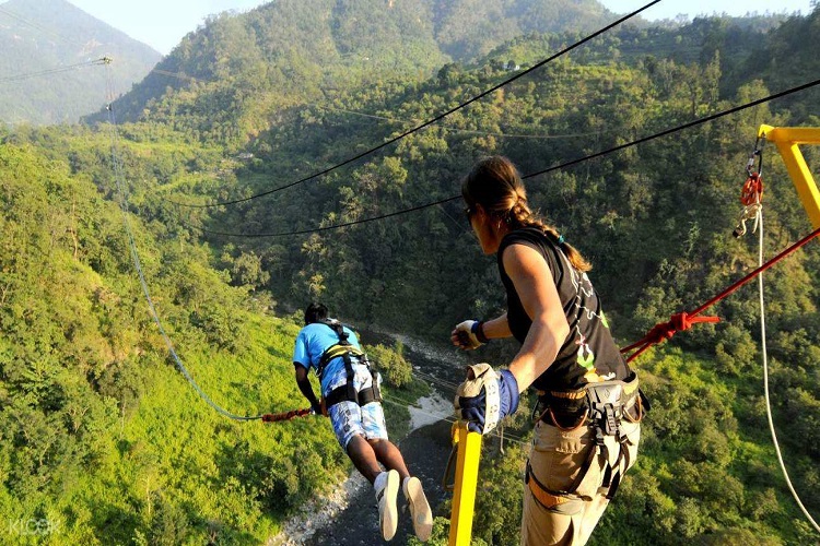 迷踪丽影阿轲带你户外探险