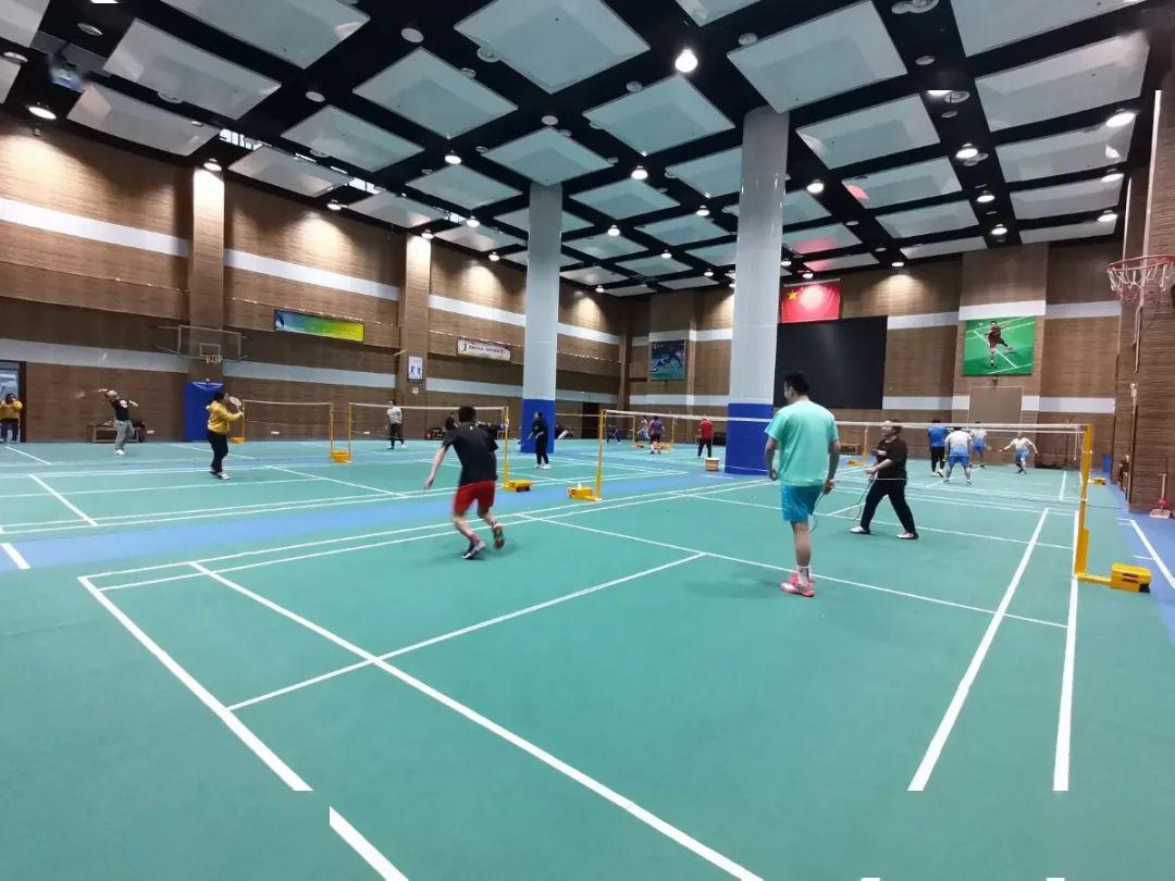 健身房已经全部对外开放羽毛球馆,篮球馆,乒乓球馆,目前体育馆内的仙