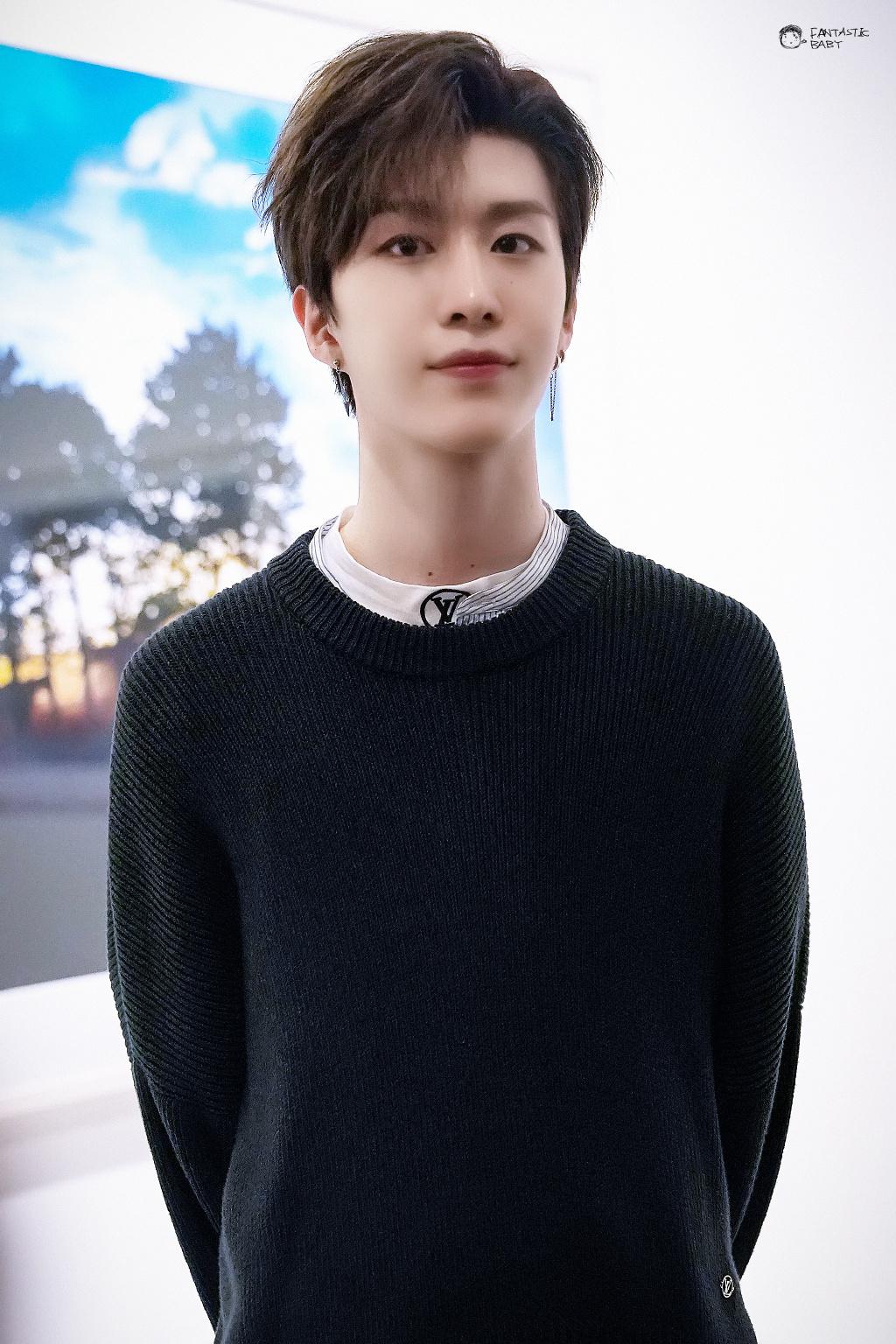 清晨来接受美颜暴击 戴各种耳饰的17岁漂亮小丞