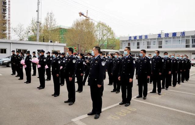 逆行凯旋归 鲜花送战友 蒙阴公安隆重举行看守所第一批封闭驻勤人员