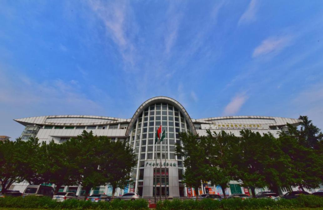 越秀南客运站招牌拆除市民最后来拍张照