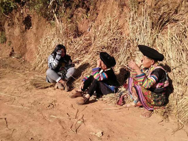 腾冲往下走就是接壤缅甸的南伞口岸,国门边藏着一个苗寨.