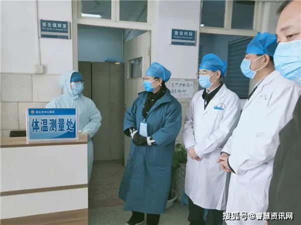 1月28日省专家组来我院检查指导发热门诊开展工作情况,邵晓楠护士流利