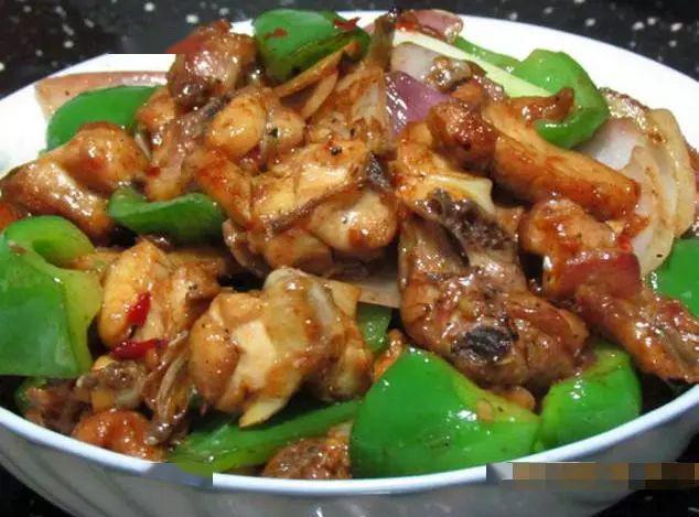 老妈炒鸡肉秘诀,不加任何香料,只需倒点它,又香又嫩,超入味!