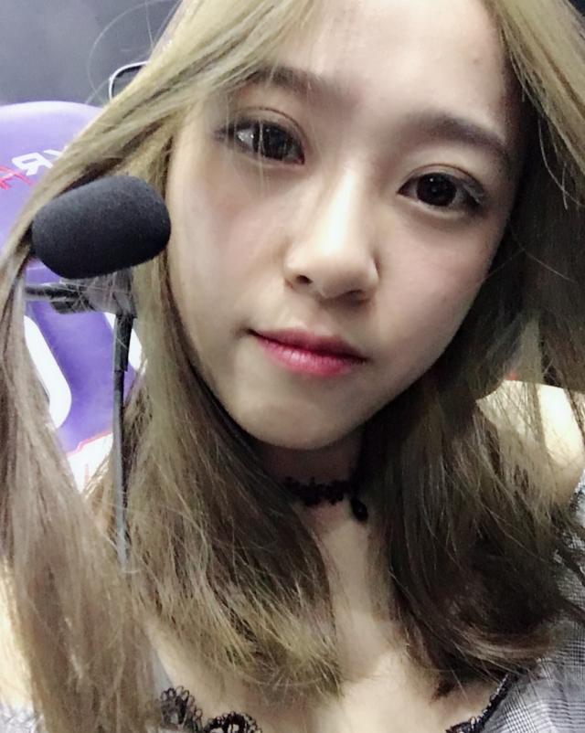 lpl裁判妖风小姐姐十年前的照片太杀马特网友妖风小哥哥