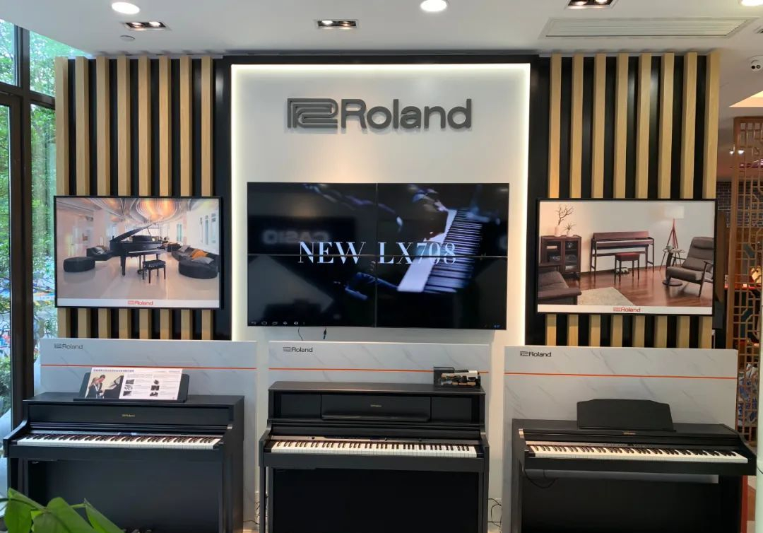 云体验roland钢琴馆二暖阳到线下约