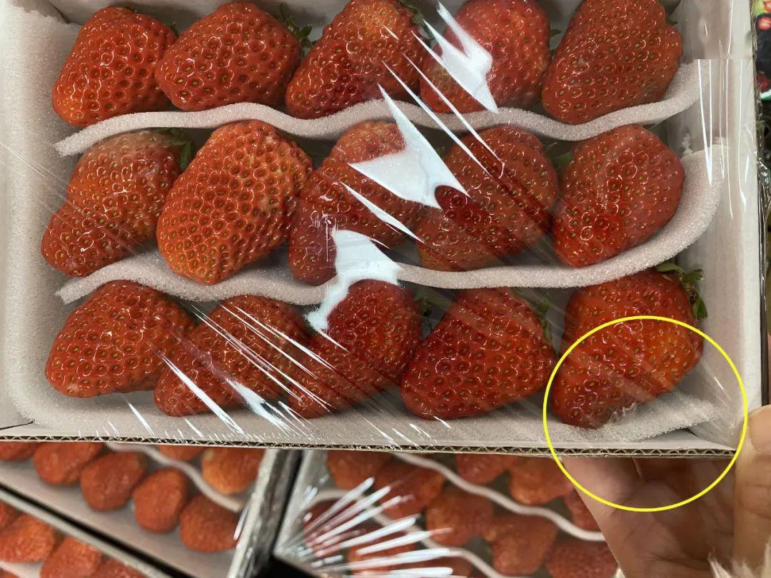 物美超市卖"长毛"草莓?记者核实