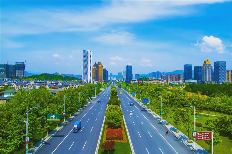 出发开启致敬之旅桐庐迎来首批抗疫一线公安干警体验游