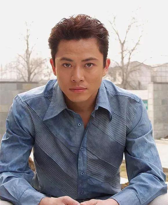 陆诗雨,因为谷雨时节出生,又排在"诗"字辈儿,所以他父亲为他取名陆